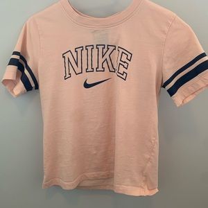 Super cute baby pink nike tee shirt size XS